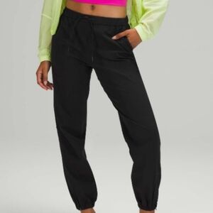 Lululemon Essential Affinity Mid-Rise Jogger